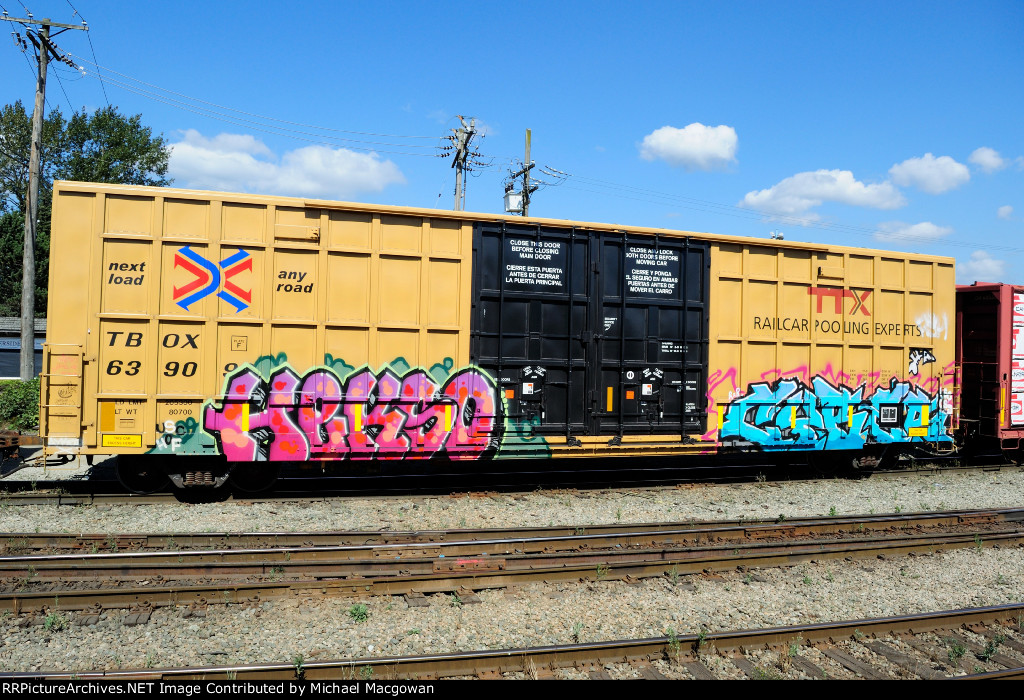 TBOX 639093  60-9 ft Double Door Excess Height Boxcar  TTX (side A)